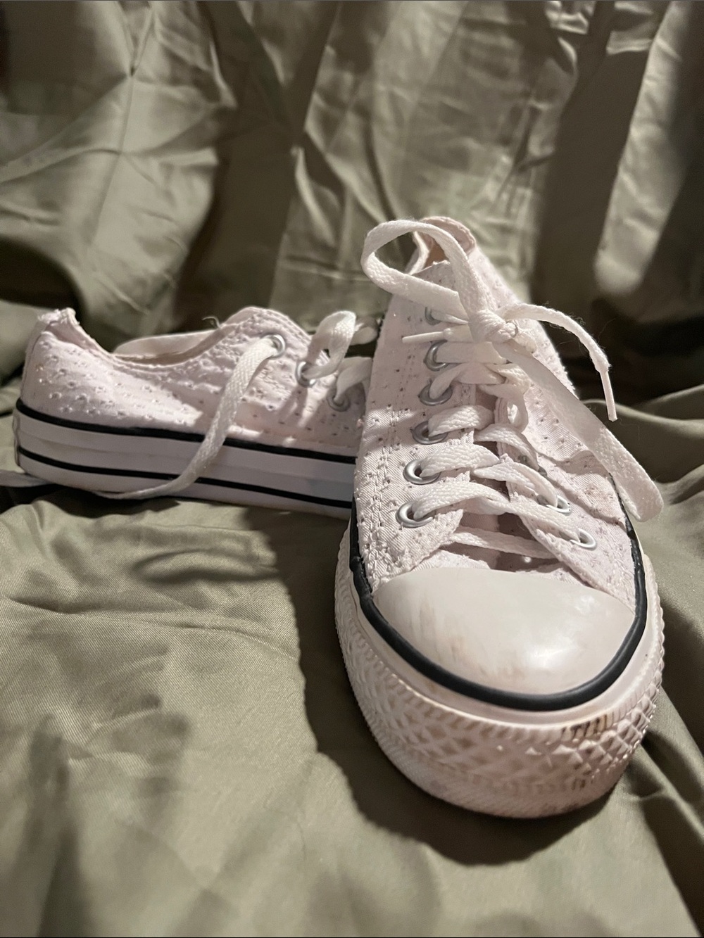Converse Low-Top Lace-Up Sneakers Perfed in White
